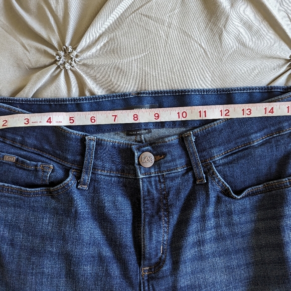 Lee Flex Motion Mid Rise Bootleg Jeans - Picture 4 of 5